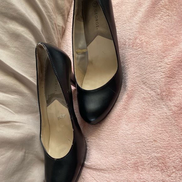 George Black Kitten Heel - Picture 2 of 2